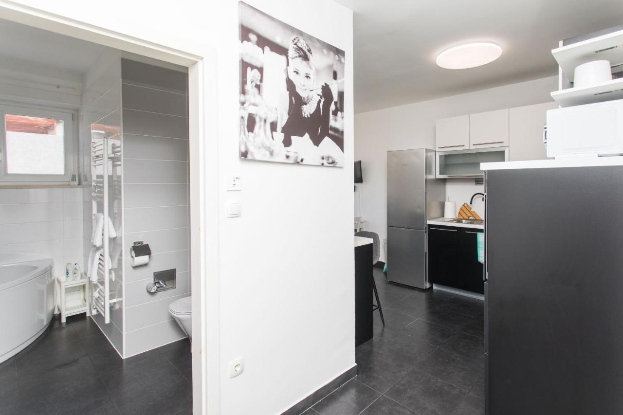 Beus Downtown Apartment Split Exterior photo